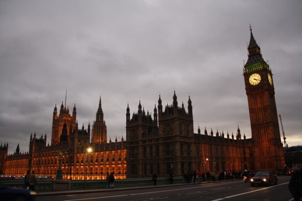 左起：国会大厦(House of Parliament)，大笨钟(Big Ben)
